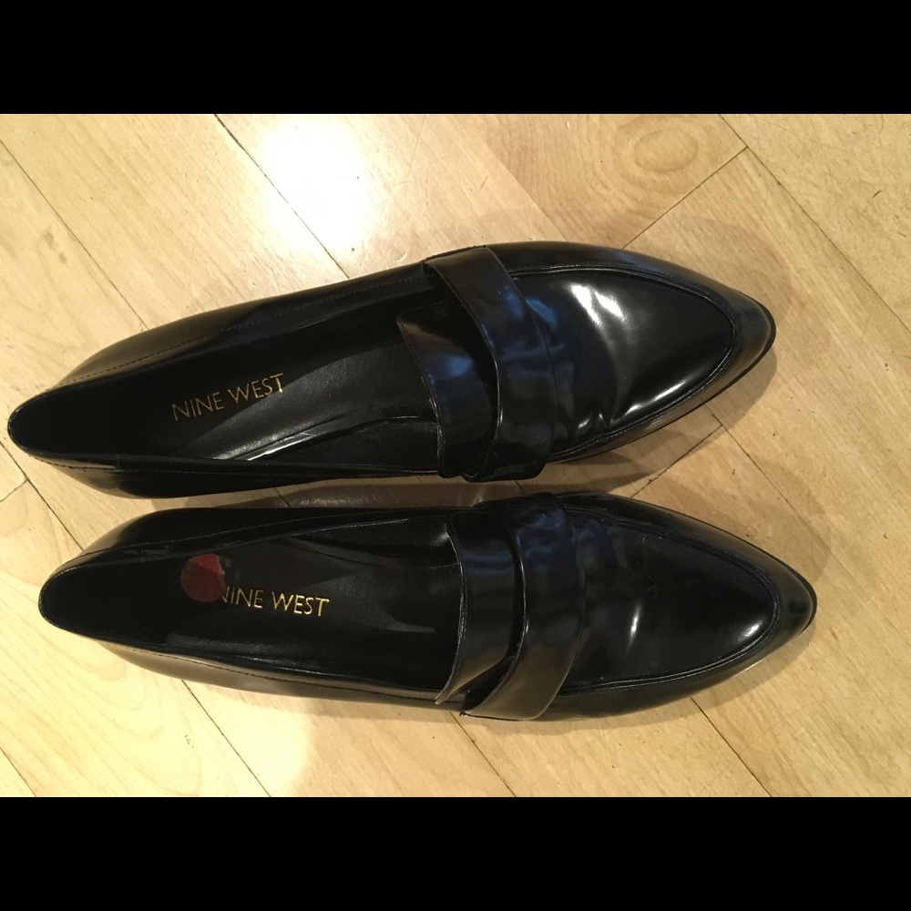 Nine West pointed toe patent black loafers size 9